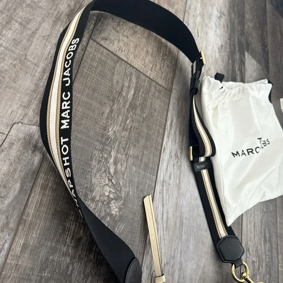 Marc Jacobs Cream and Black Crossbody Bag - Picture 3 of 4